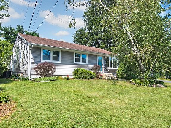 3rd image of 14 Dogwood Ln