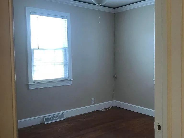 1221 Eastwood Ave — Photo 5