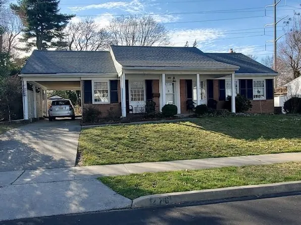 270 Boxwood Ln, Cinnaminson, NJ 08077