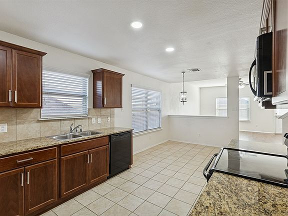 5th image of 2476 French St