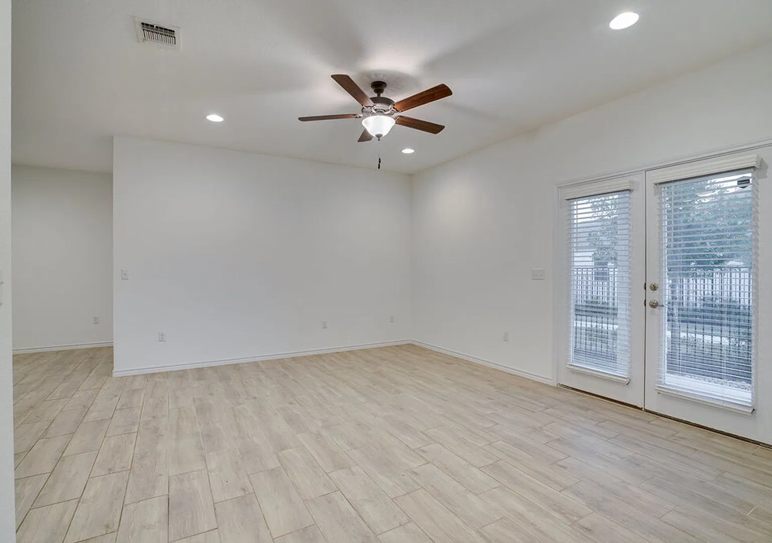 9015 Looksee Lane, Austin, TX 78744 — Photo 3