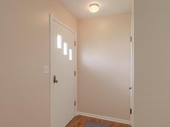 3rd image of 805 NE 72nd St
