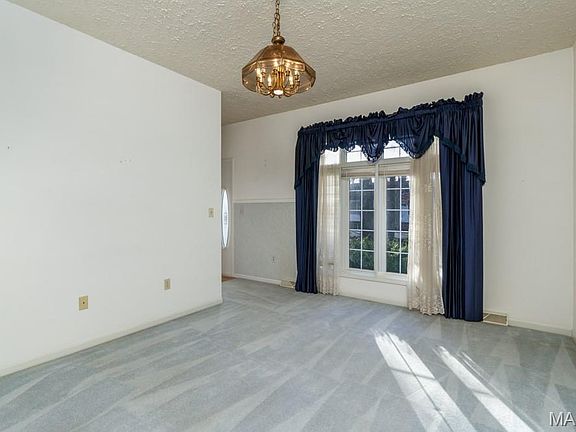 5th image of 17145 Lemming Ln