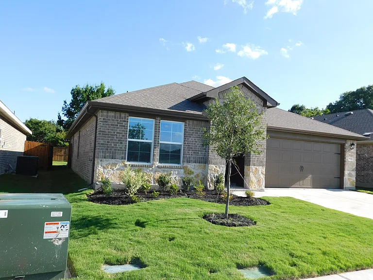 841 Wild Rose Way — Photo 2