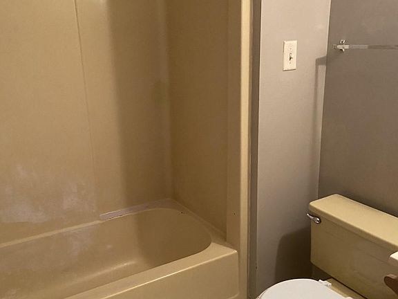 5th image of 100 Eastlawn Dr #5