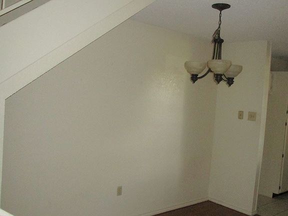 4th image of 904 Meadow Cir N