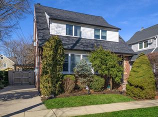 40 Park Ave, Williston Park, NY 11596