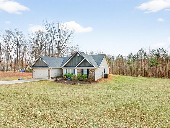 3rd image of 225 Tyler Way