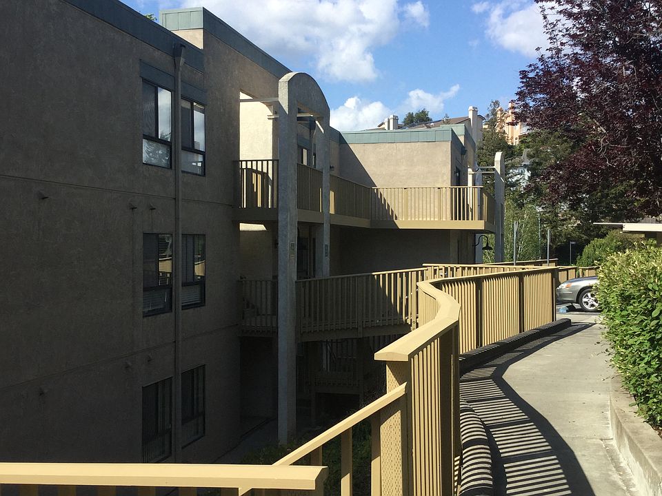 2nd image of 2505 Miramar Ave APT 128
