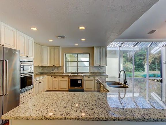 2nd image of 616 E Club Cir