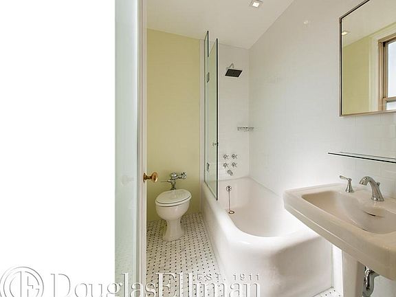 5th image of 59 W 12th St APT 17B