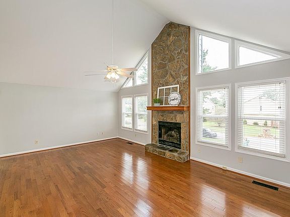 5th image of 2303 Saint James Ct
