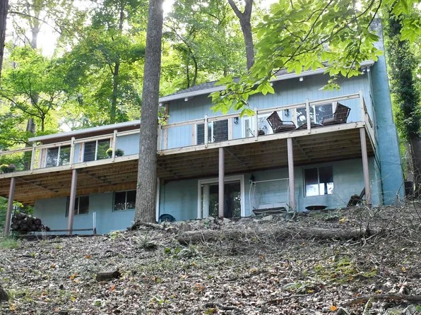 697 Natchez Ln, Sugar Grove, OH 43155