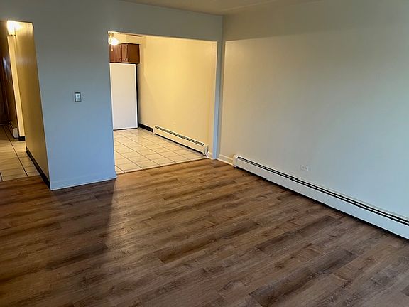 3rd image of 5450 W Bryn Mawr Ave #10B