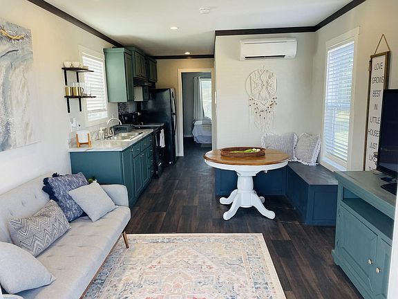 4th image of 1213 Lynn Way #A