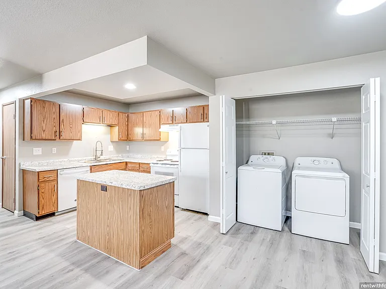 432 N Peters Ave — Photo 1