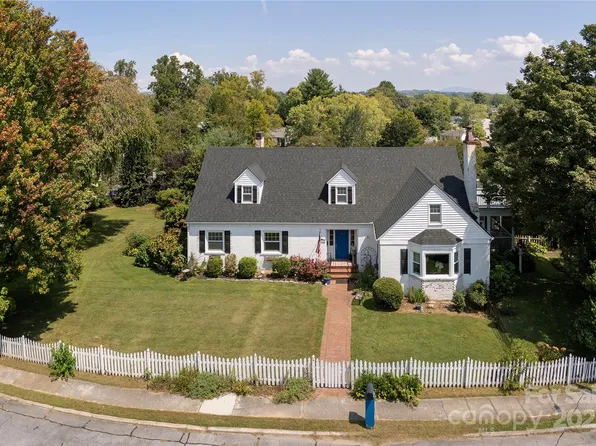 1134 Highland Ave, Hendersonville, NC 28792