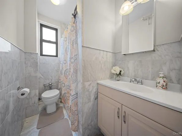 98-120 Queens Boulevard image 24 of 29