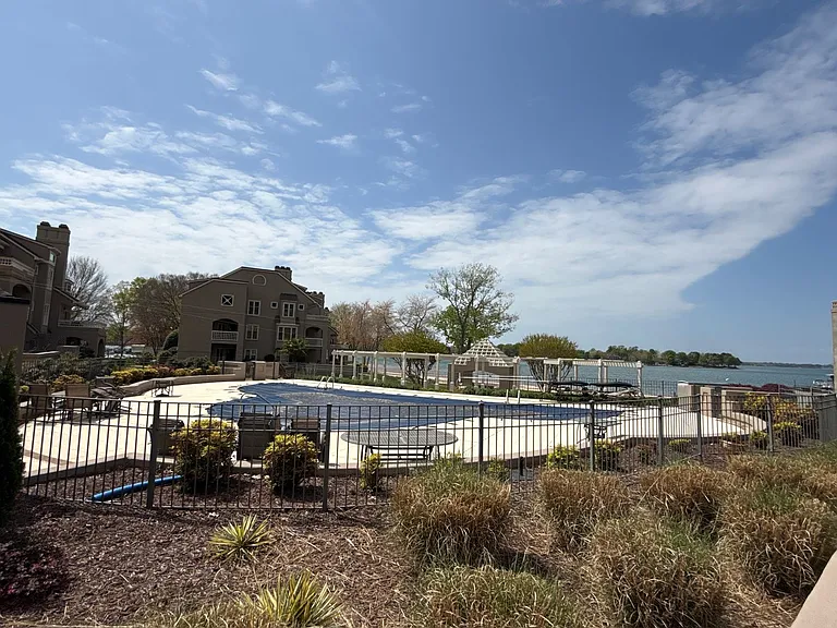646 Portside Dr — Photo 41