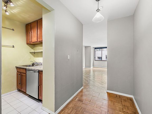 5th image of 350 W 50th St APT 3M