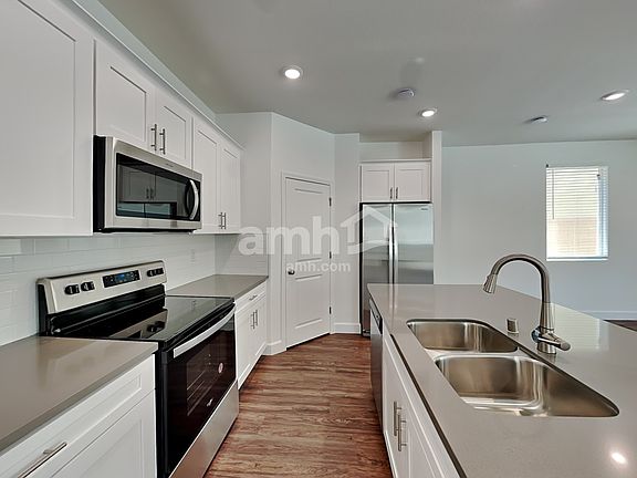3rd image of 9169 Liberty Cap Ct