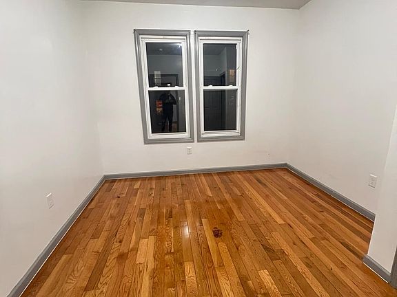 3rd image of 25 Stuyvesant Ave APT 4