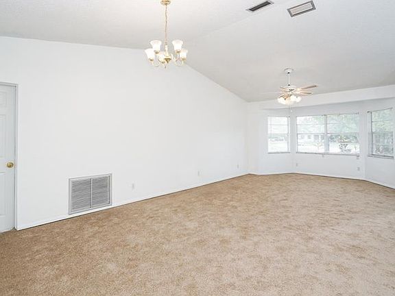5th image of 220 Zinnia Dr
