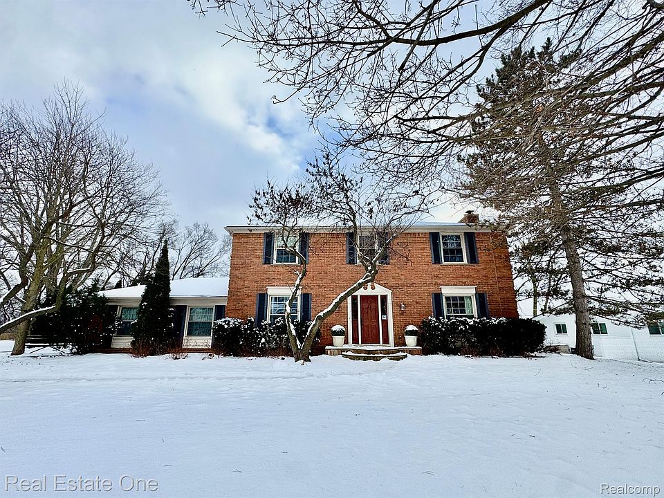 1st image of 2727 Warwick Dr