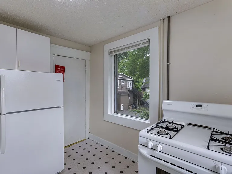 Abh - 2111 A/B/C/D Belmont — Photo 17
