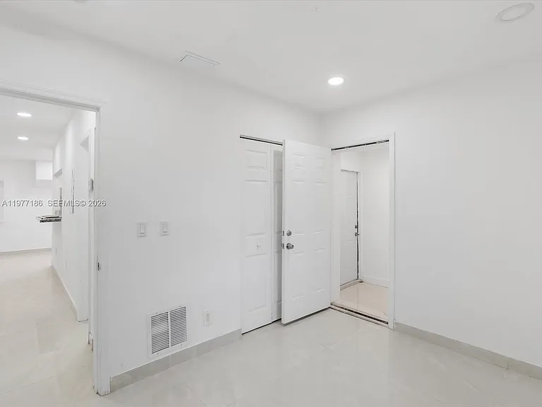 4331 SW 31st Dr — Photo 19