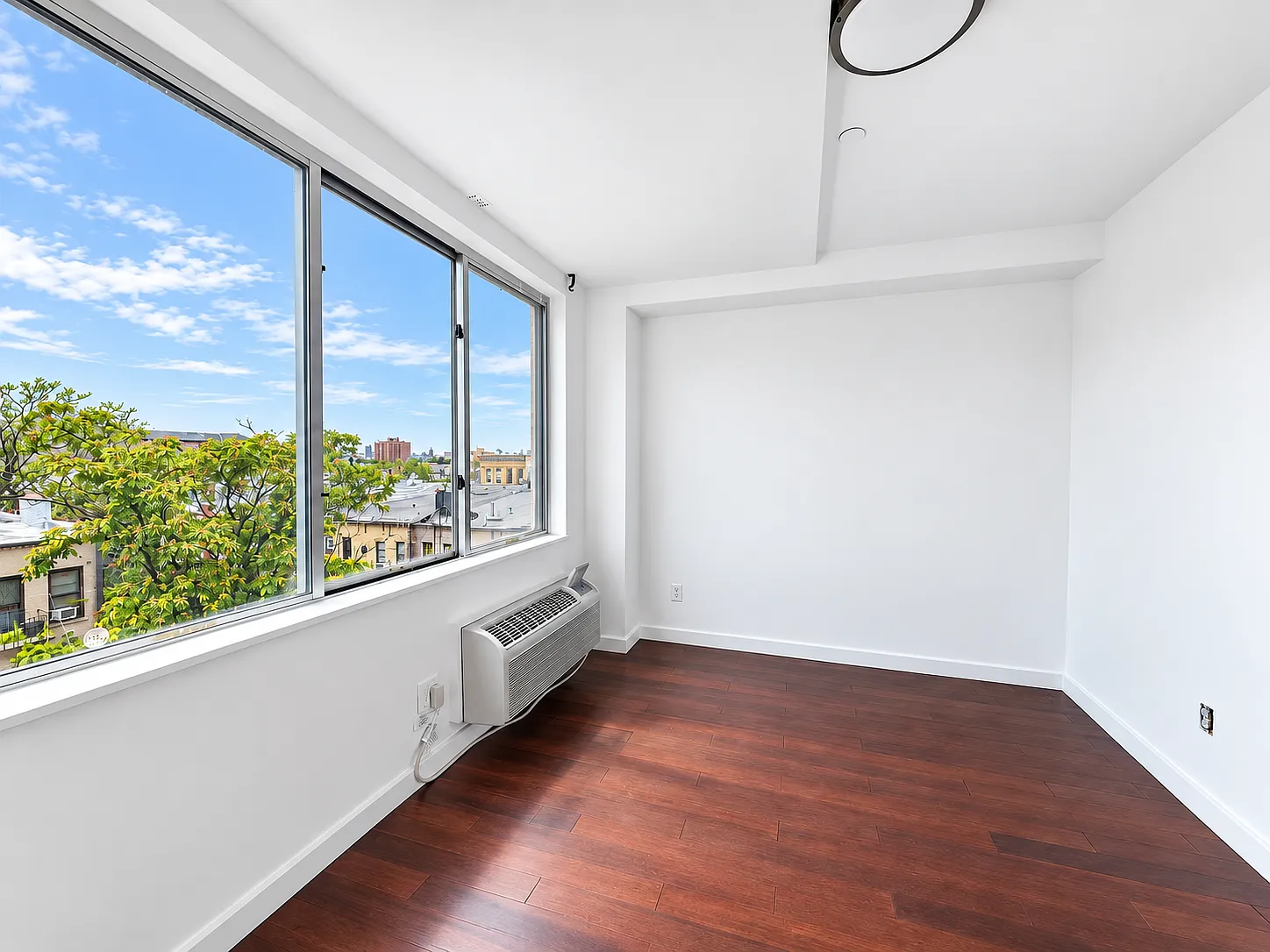 286 Stanhope Street — Photo 3