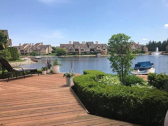3rd image of 18186 Blue Heron Dr W