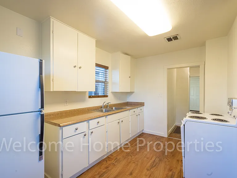 808 W Alder St — Photo 8