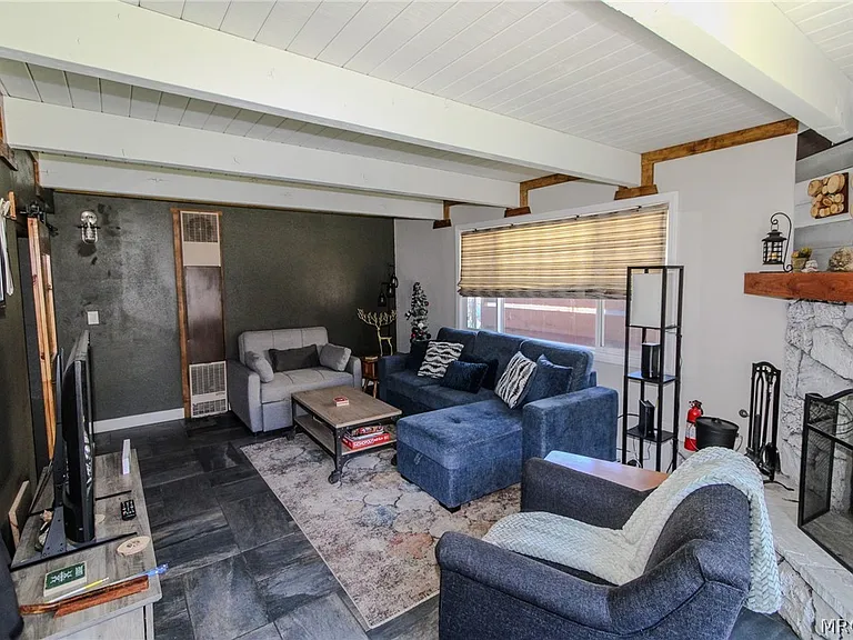 913 W Aeroplane Blvd — Photo 2