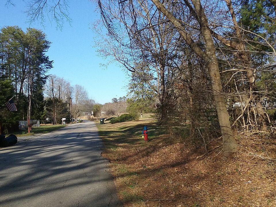 QUIET DEAD END STREET