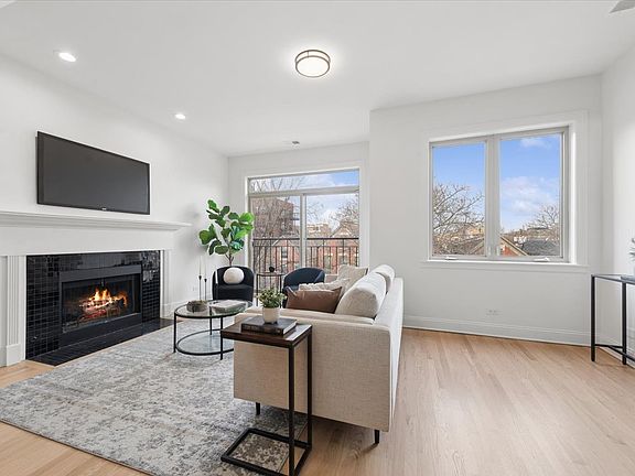 4th image of 1019 N Winchester Ave APT 3