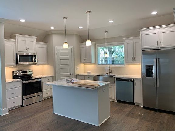 4th image of 2044 Meadow Cove Dr