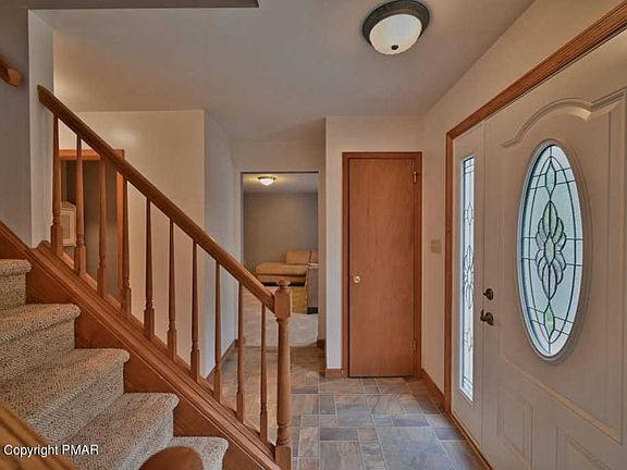 3rd image of 10 Rollingwood Trl