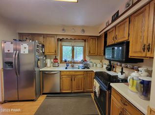 107 Iroquois Rd, Shohola, PA 18458