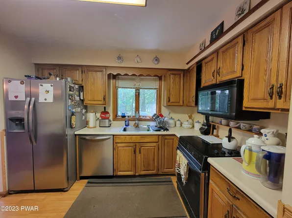 107 Iroquois Rd, Shohola, PA 18458