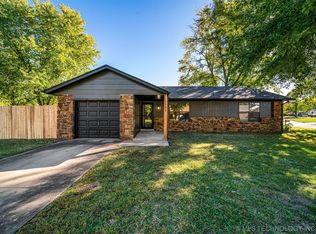 1105 W 20th St, Claremore, OK 74017