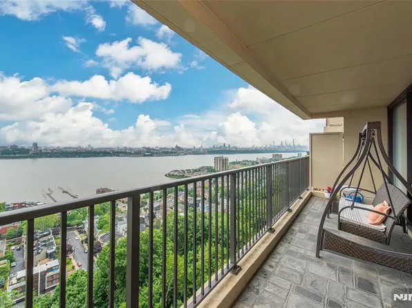 3 Horizon Rd #1007, Fort Lee, NJ 07024