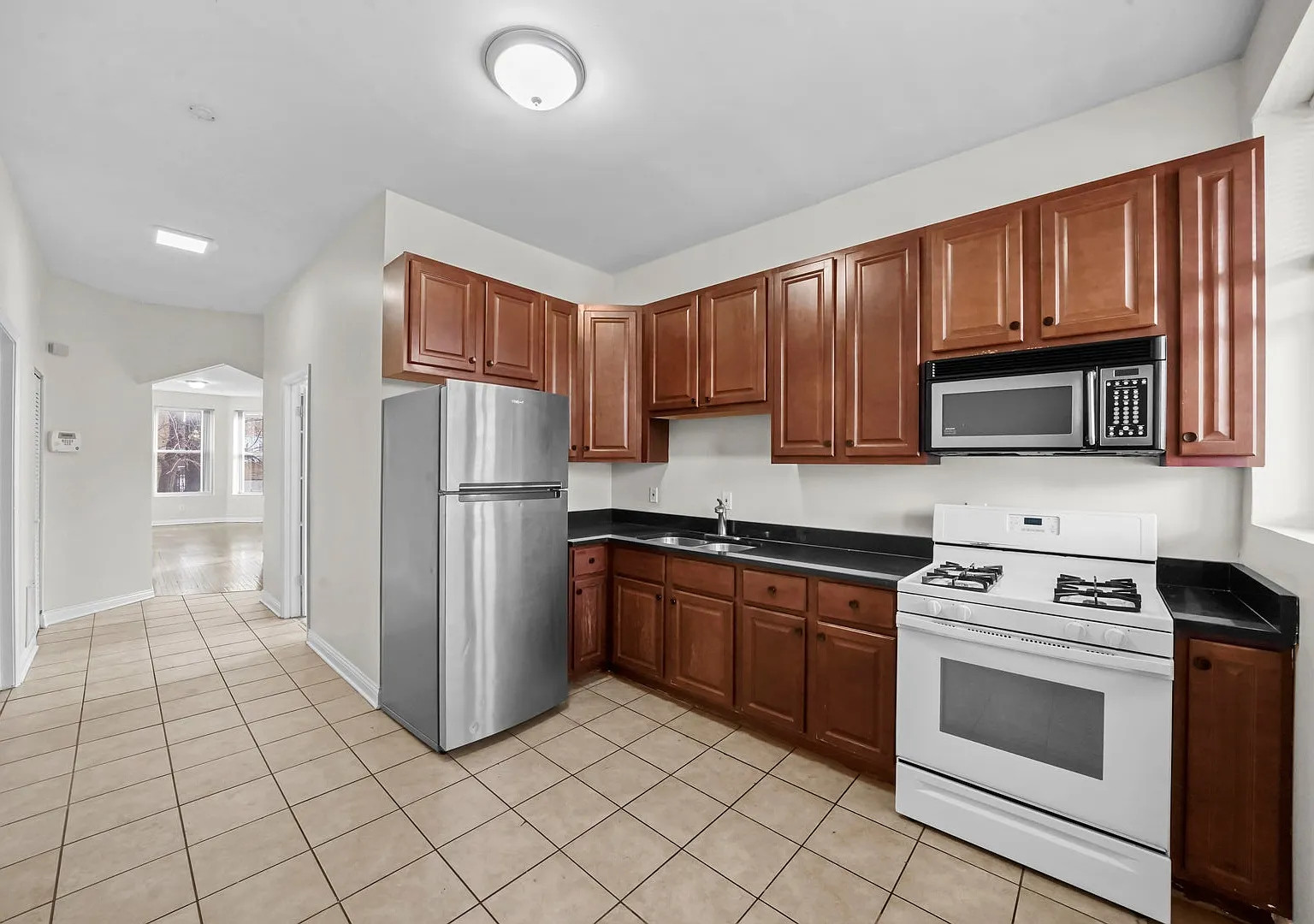 2 bed, 1100 sqft, $1,800 — Photo 4
