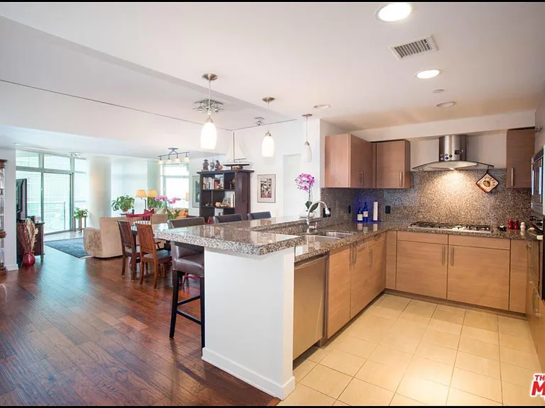 13650 Marina Pointe Dr #1605 — Photo 8