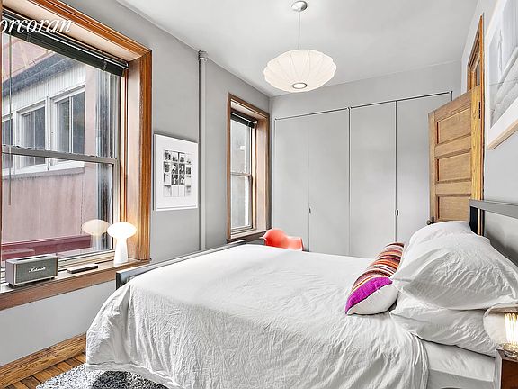 4th image of 234 W 21st St APT 34