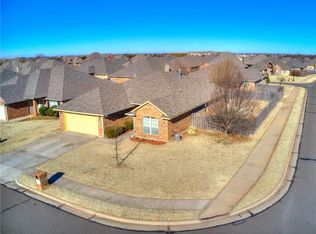 407 Oregon Trl, Edmond, OK 73003