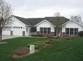 1304 Rose Ct, Waseca, MN 56093