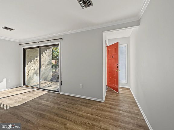 5th image of 2-36 Aspen Way #2-36