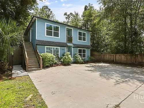 1714 Le Grand St Photo 1