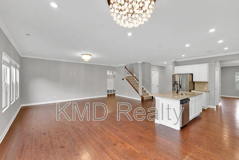 5 bed, 3.0 bath, 3127 sqft, $2,795 — Photo 4